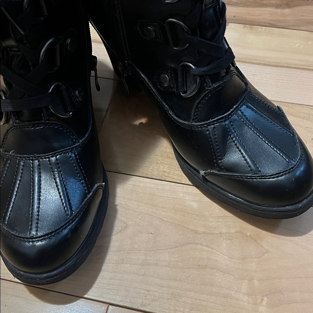 Elegant Black Women's Winter Boots - Picture 3 of 16